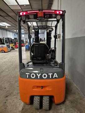 Használt targonca TOYOTA 8FBE20T ELEKTRO DREIRADFRONTSTAPLER (13025283)