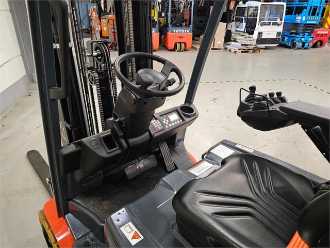 Használt targonca TOYOTA 8FBE20T ELEKTRO VIERRADFRONTSTAPLER (12888376)