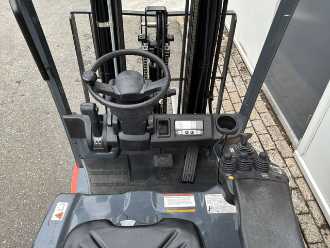Használt targonca TOYOTA 8FBEKT16 ELEKTRO DREIRADFRONTSTAPLER (13064451)