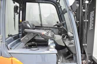Használt targonca TOYOTA 8FBM18T /57626/ ELEKTRO VIERRADFRONTSTAPLER (13039646)