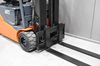 Használt targonca TOYOTA 8FBM20T /58261/ ELEKTRO VIERRADFRONTSTAPLER (13064808)