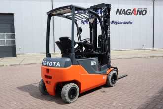 Használt targonca TOYOTA 8FBM20T ELEKTRO VIERRADFRONTSTAPLER (12925252)