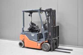 Használt targonca TOYOTA 8FBMK16T /56741/ ELEKTRO VIERRADFRONTSTAPLER (13025437) backdrop
