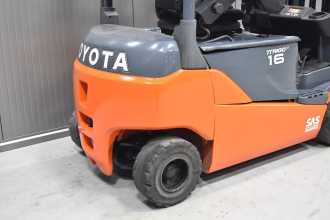 Használt targonca TOYOTA 8FBMT16 /53269/ ELEKTRO VIERRADFRONTSTAPLER (12932255)