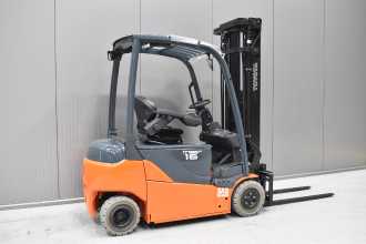 Használt targonca TOYOTA 8FBMT16 /57338/ ELEKTRO VIERRADFRONTSTAPLER (13066414)