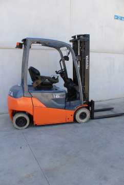 Használt targonca TOYOTA 8FBMT16 ELEKTRO VIERRADFRONTSTAPLER (13036692)