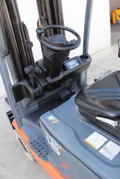 Használt targonca TOYOTA 8FBMT16 ELEKTRO VIERRADFRONTSTAPLER (13036692)