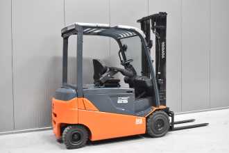 Használt targonca TOYOTA 8FBMT25 /46394/ ELEKTRO VIERRADFRONTSTAPLER (12995639)