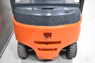 Használt targonca TOYOTA 8FBMT25 /46394/ ELEKTRO VIERRADFRONTSTAPLER (12995639)