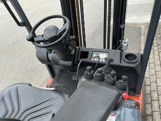 Használt targonca TOYOTA 8FBMT25 ELEKTRO VIERRADFRONTSTAPLER (13050030)