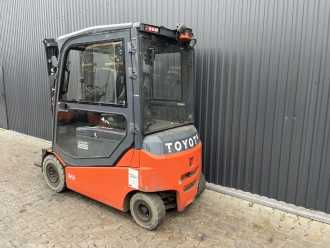 Használt targonca TOYOTA 8FBMT25 ELEKTRO VIERRADFRONTSTAPLER (13065983)