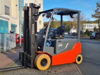 Használt targonca TOYOTA 8FBMT25 ELEKTRO VIERRADFRONTSTAPLER (13069844)