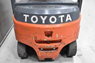 Használt targonca TOYOTA 8FBMT35 /57916/ ELEKTRO VIERRADFRONTSTAPLER (13041111)