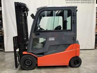 Használt targonca TOYOTA 8FBMT35 ELEKTRO VIERRADFRONTSTAPLER (13075499) backdrop