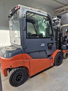 Használt targonca TOYOTA 8FBMT45 ELEKTRO VIERRADFRONTSTAPLER (13012004)