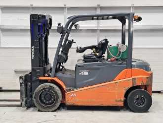 Használt targonca TOYOTA 8FBMT45 ELEKTRO VIERRADFRONTSTAPLER (13038094)