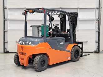 Használt targonca TOYOTA 8FBMT45 ELEKTRO VIERRADFRONTSTAPLER (13046537)