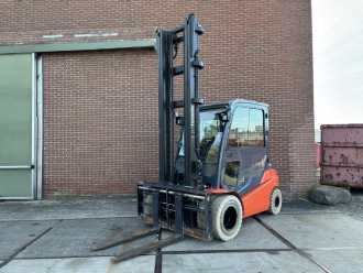 Használt targonca TOYOTA 8FBMT50 ELEKTRO VIERRADFRONTSTAPLER (12987758)