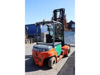 Használt targonca TOYOTA 8FBMT50 ELEKTRO VIERRADFRONTSTAPLER (13041270)