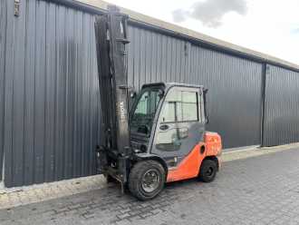 Használt targonca TOYOTA 8FDJF35 DIESEL VIERRADFRONTSTAPLER (13066292) backdrop