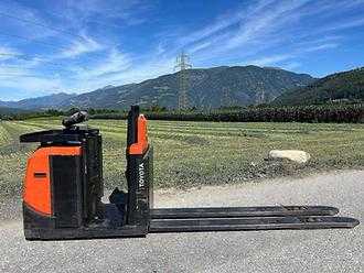 Használt targonca TOYOTA 8L0P25P - 2400mm ELEKTRO NIEDERHUBWAGENFAHRERSTAND (13057524)