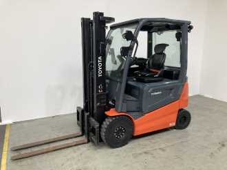 Használt targonca TOYOTA 9FBMK20T ELEKTRO VIERRADFRONTSTAPLER (13040773) backdrop