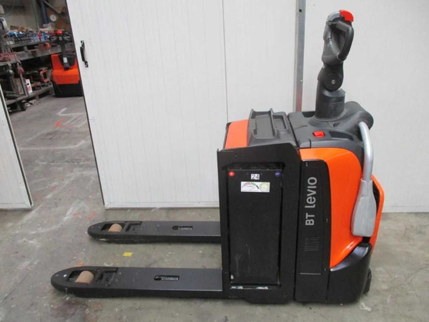 Használt targonca TOYOTA LPE200 ELEKTRO NIEDERHUBWAGENFAHRERSTAND (13071615)