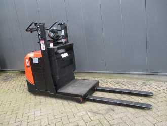 Használt targonca TOYOTA OSE 100W ELEKTRO NIEDERHUBKOMMISSIONIERER (12935561)