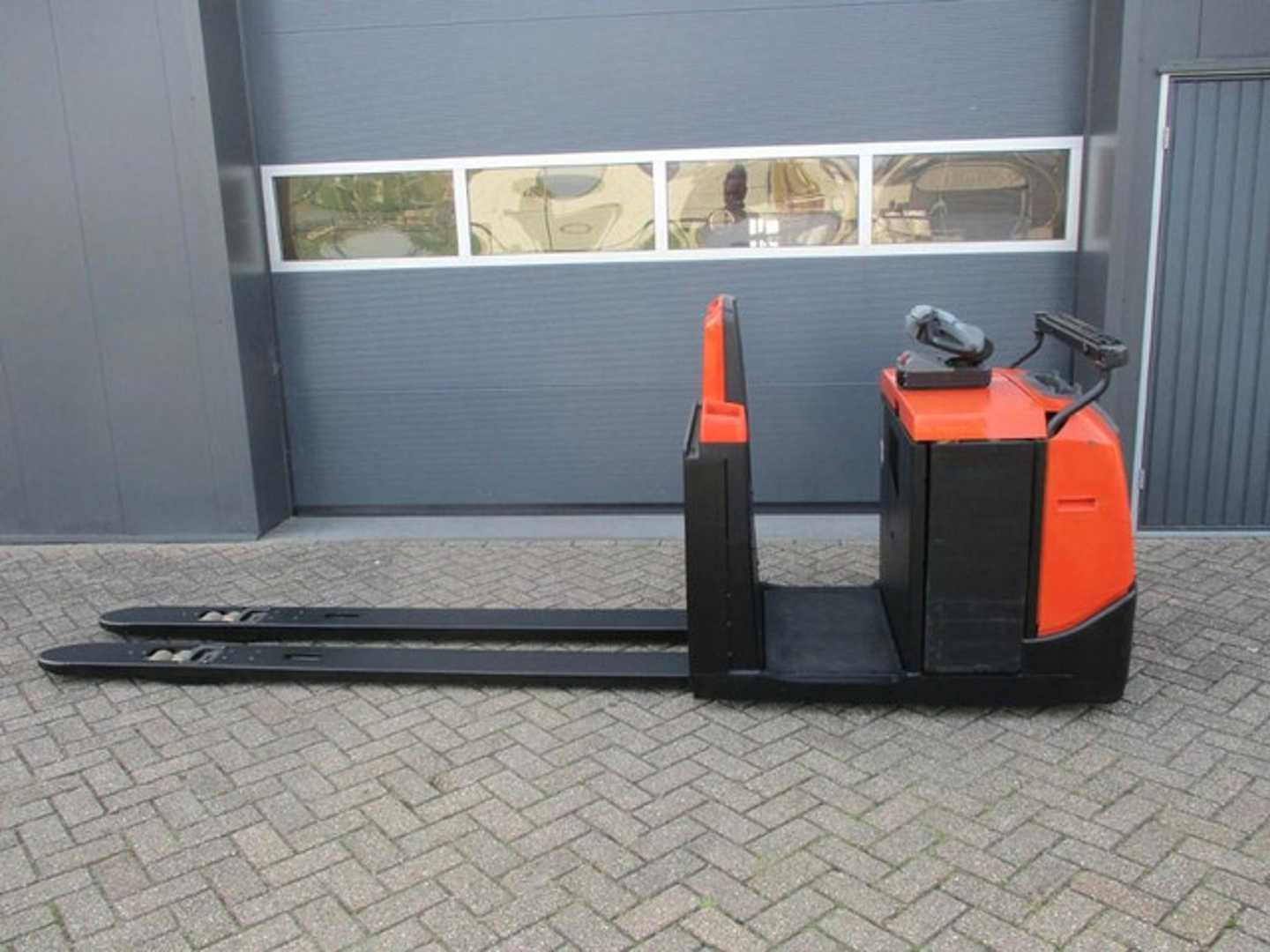 Használt targonca TOYOTA OSE250 ELEKTRO NIEDERHUBKOMMISSIONIERER (13033767)