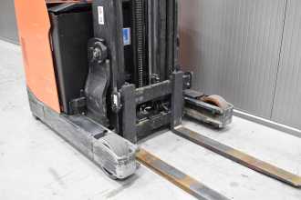 Használt targonca TOYOTA RRE 140 H /58788/ ELEKTRO SCHUBMASTSTAPLER (13069555)