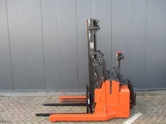 Használt targonca TOYOTA RWE120 ELEKTRO HOCHHUBWAGENFAHRERSTAND (13028626) backdrop