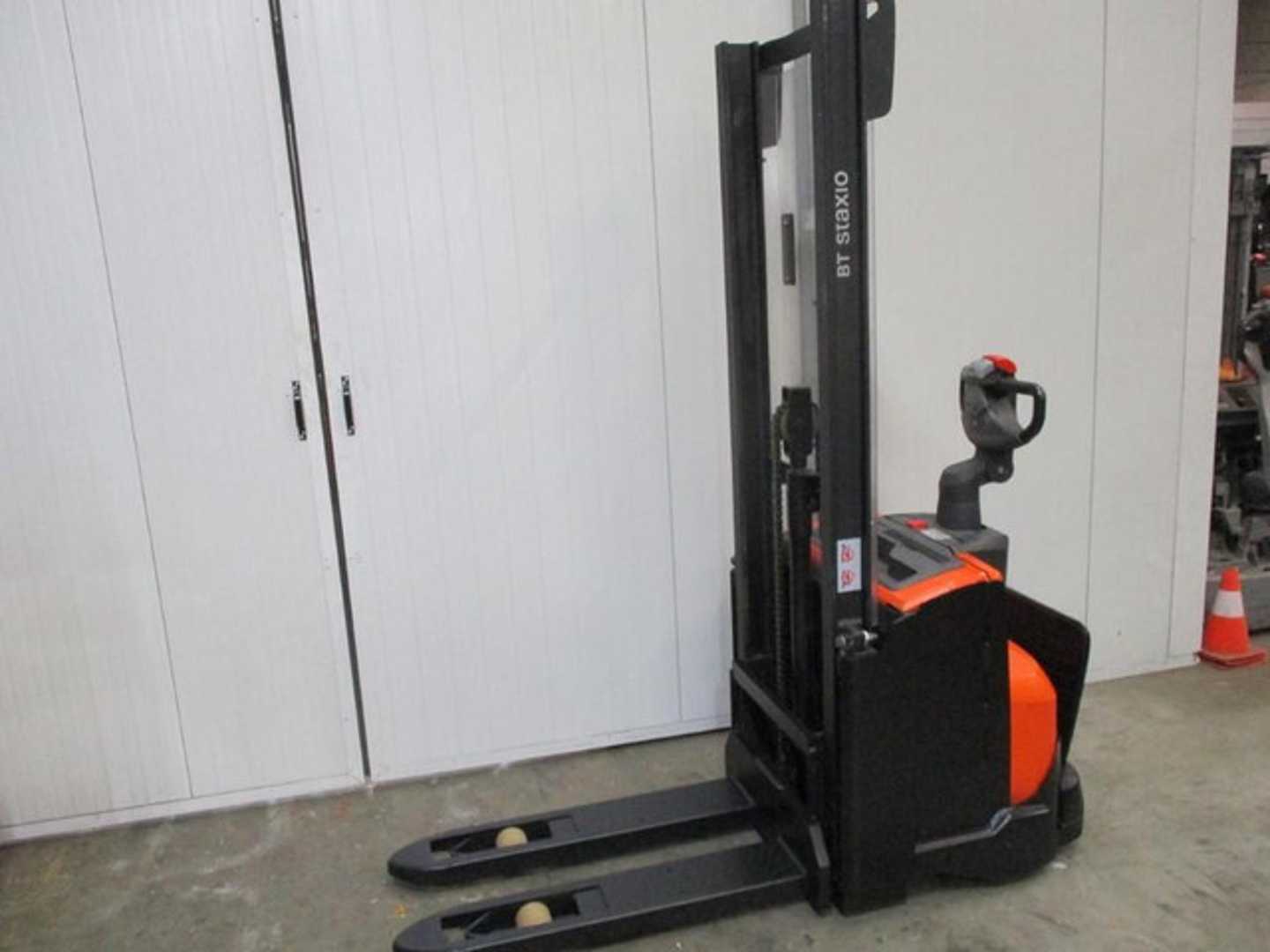 Használt targonca TOYOTA SWE120 ELEKTRO HOCHHUBWAGENFAHRERSTAND (13071596)