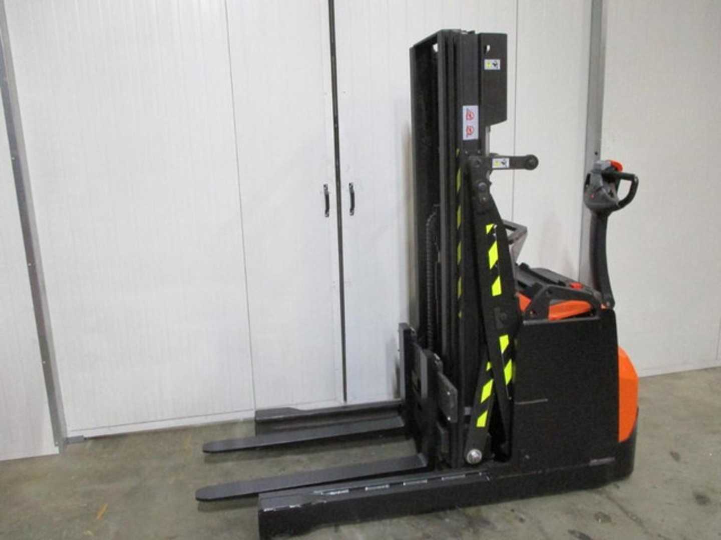 Használt targonca TOYOTA SWE120XR ELEKTRO HOCHHUBWAGENDEICHSEL (13071687)