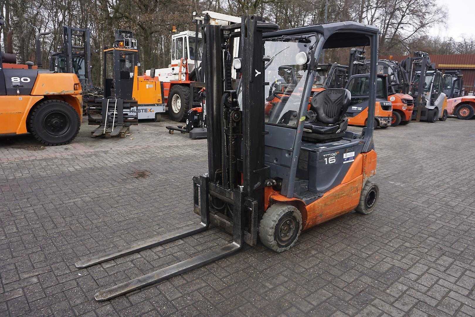 Használt targonca TOYOTA Traigo 16 - 2017er ELEKTRO VIERRADFRONTSTAPLER (13011331)