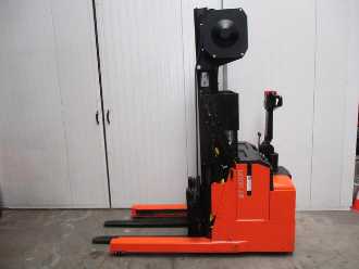Heftruck gebruikt BT RWE120 ELEKTRO HOCHHUBWAGENDEICHSEL (13028625) backdrop