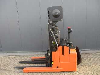 Heftruck gebruikt BT RWE120 ELEKTRO HOCHHUBWAGENFAHRERSTAND (13049298) backdrop