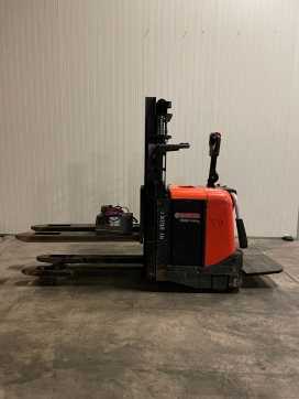 Heftruck gebruikt BT SPE200D ELEKTRO HOCHHUBWAGENDEICHSEL (13068615) backdrop
