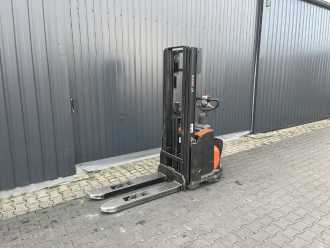 Heftruck gebruikt BT SWE140 ELEKTRO HOCHHUBWAGENDEICHSEL (13075650) backdrop