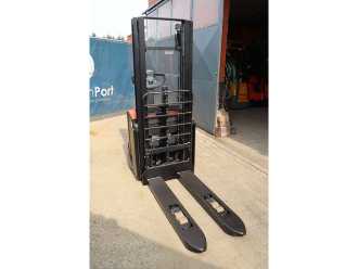 Heftruck gebruikt BT SWE140L ELEKTRO HOCHHUBWAGENMANUELLELEKTRISCH (13033430)