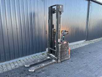 Heftruck gebruikt BT SWE145L ELEKTRO HOCHHUBWAGENDEICHSEL (13075451) backdrop