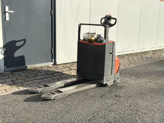 Heftruck gebruikt BT Toyota LWE180 ELEKTRO NIEDERHUBWAGENSEMIELEKTRISCH (13075291) backdrop
