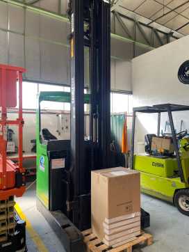 Heftruck gebruikt BT chariot élévateur à mât rétractable ELEKTRO SCHUBMASTSTAPLER (11964252) backdrop