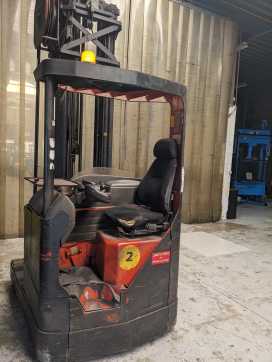 Heftruck gebruikt BT chariot élévateur à mât rétractable ELEKTRO SCHUBMASTSTAPLER (13052360) backdrop