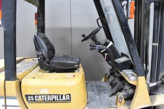 Heftruck gebruikt CATERPILLAR DP 25 K /58724/ DIESEL VIERRADFRONTSTAPLER (13065573)
