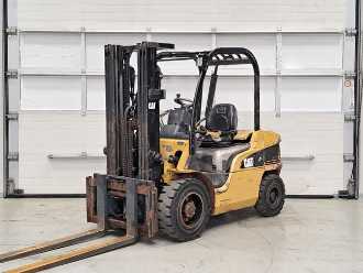 Heftruck gebruikt CATERPILLAR DP30N DIESEL VIERRADFRONTSTAPLER (13060673) backdrop