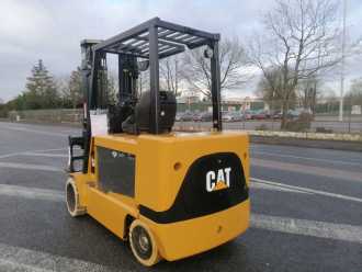 Heftruck gebruikt CATERPILLAR EC55N ELEKTRO VIERRADFRONTSTAPLER (12438026)