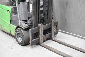 Heftruck gebruikt CESAB B 320 /58198/ ELEKTRO DREIRADFRONTSTAPLER (13055672)