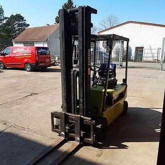 Heftruck gebruikt CLARK CEM 16 ELEKTRO VIERRADFRONTSTAPLER (13029975) backdrop
