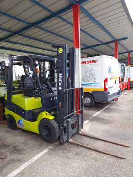 Heftruck gebruikt CLARK chariot �l�vateur � fourches GAS VIERRADFRONTSTAPLER (13029266) backdrop
