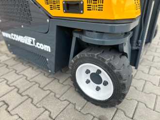Heftruck gebruikt COMBILIFT CB3000 //2016 year // Toyota engine GAS VIERWEGESTAPLER (13052124)